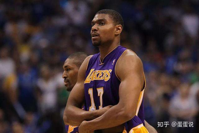 弗格投篮碰到徐杰脸部 杨鸣对着闫军贴脸输出